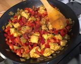 Une image de l'étape 8 de Poulet curry coco poivrons rouges.