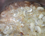 Foto del paso 2 de la receta: Pavo cremoso al vino blanco