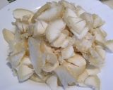 Foto del paso 2 de la receta: Mandioca frita con crujiente de cerdo🇵🇾 (mandi'o chyryry)