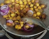 A picture of step 3 of Chana masala.