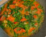 Foto del passaggio 2 della ricetta Pasta con i pomodorini e rucola.🥰