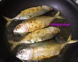Foto langkah ke 3 dari resep Ikan kembung goreng simple.