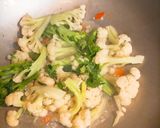 紅蘿蔔炒雙色花椰菜的食譜步驟3照片