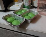 Foto langkah ke 4 dari resep Roti Kukus Pandan.
