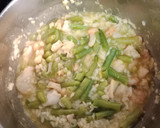 Foto del paso 5 de la receta: Arroz con gambas y merluza