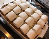 Foto del paso 6 de la receta: Postre de manzana y nuez con base de galleta y cubierta de marshmallow
