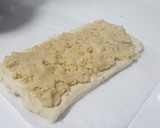 Foto del paso 3 de la receta: Coca de mollitas rellena de jamón y queso