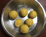 A picture of step 5 of Besan Ladoo.