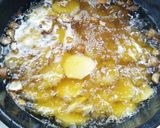A picture of step 3 of Garlic spicy potatoes with stir-fry cauliflower.