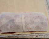 Foto del paso 3 de la receta: Brazo de gitano de hojaldre relleno de lomo adobado y queso