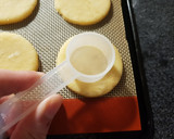 Foto del paso 4 de la receta: Galletitas con jalea de frutillas sin manteca