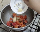 A picture of step 2 of Steamed Tomato sauce.
