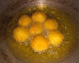 Foto langkah ke 2 dari resep Banana chocolate balls.