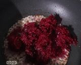 A picture of step 5 of Beetroot Pulao.