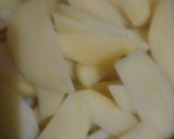 Foto langkah ke 1 dari resep Fried Potato Wedges.