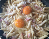Foto del paso 3 de la receta: Macarrones con carbonara de cebolla