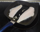 Foto del paso 1 de la receta: Merluza a la plancha con guarnición
