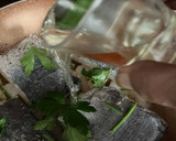 Foto del paso 5 de la receta: Supremas de merluza y gambones, al vino blanco, con ajos y aove