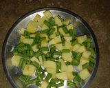 A picture of step 1 of French beans aloo vegetable.