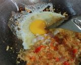 Foto langkah ke 3 dari resep Seblak mie kerupuk sosis telur pakcoy 🥰😂🤣.