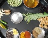 तुरीच्या दाण्यांची आमटी (toorichya danaychi amti recipe in marathi) रेसिपी स्टेप 1 फोटो 