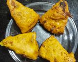 A picture of step 5 of Stuffed roti pakoda.