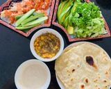 Hình bước làm 10 của món Vào bếp cùng con: Taco tôm với tortilla từ bột mì và sốt salsa xoài