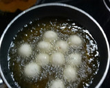 Foto langkah ke 3 dari resep Bola Daun Kunyit.