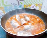 Hình bước làm 2 của món Cá hộp sốt cà xào thịt