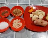 Foto langkah ke 1 dari resep Ayam Ungkep Bumbu Kuning,tinggal goreng.