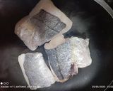 Foto del paso 3 de la receta: Merluza a la plancha, sobre cama de patatas