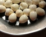 Foto langkah ke 2 dari resep Tumis telur puyuh.