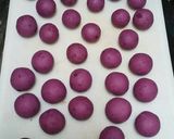 Foto langkah ke 5 dari resep Bola Bola Ubi Ungu Isi Gula Merah - DAPUR TIRINI.