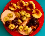 Foto del paso 10 de la receta: Mi carré de cerdo con salsa de frutillas a la azúcar negra, bananas acarameladas y papas al vapor