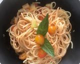 Foto del paso 4 de la receta: Spaghetti con tomates, zapallito y albahaca
