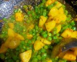 फ्रेंच बींस आलू फ्राई (french beans aloo fry recipe in Hindi) रेसिपी चरण 3 फोटो