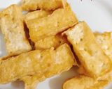 Hình bước làm 2 của món Ba rọi xông khói cuộn đậu hủ và phi lê cá basa chiên