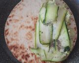 Foto del passaggio 4 della ricetta Hummus di ceci & zucchine :) con piadina