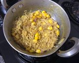 A picture of step 3 of Cheesy Maggi.
