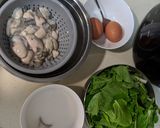 A picture of step 3 of Oyster Omelet (Chef Guo Zhuyi's Version).