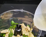 Foto del paso 1 de la receta: Rape en papillote de masa filo con pesto de cilantro al cava