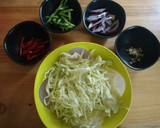 Foto del paso 1 de la receta: Repollo con chiles y cebolla morada