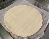 Une image de l'étape 9 de Tourte au porc, petits pois, crème et feta.