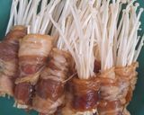 Foto langkah ke 4 dari resep Enoki beef roll.