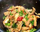 Hình bước làm 4 của món Đồ Lòng Bò Xào Rau Răm Ngũ Vị Hương