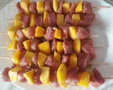 Foto del paso 2 de la receta: Brochetas de solomillo de cerdo y nectarina