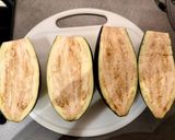 Foto del paso 1 de la receta: Berenjenas rellenas con huevo 🍆