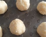 Foto del paso 1 de la receta: 🍪🥥🍓Pepas de coco con dulce de leche y dulce de frutilla en la flip
