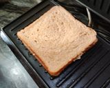A picture of step 3 of Herbed cheese onion sandwich.
