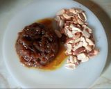 Foto del paso 4 de la receta: Codillo de cerdo asado con salsa de cebolla caramelizada y Almendras